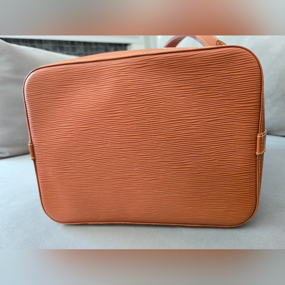 Louis Vuitton Epi Petit Noe in Cipango - Picture 9 of 13